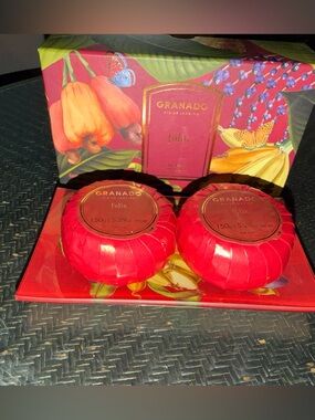 NEW IN BOX Folia Bar Soap Duo Kit with Glass Tray $51 RETAIL